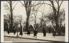 Maryland suffragette’s picketing the White House